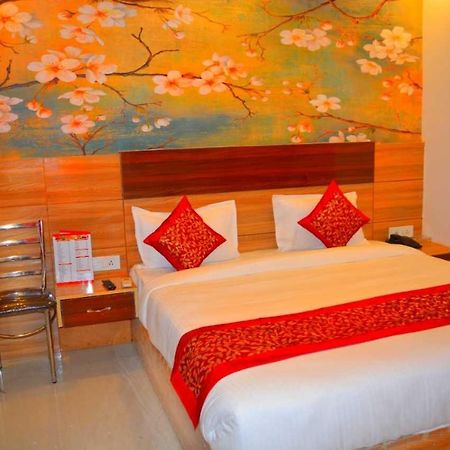 Hotel O Alpha Stay Nuova Delhi Esterno foto