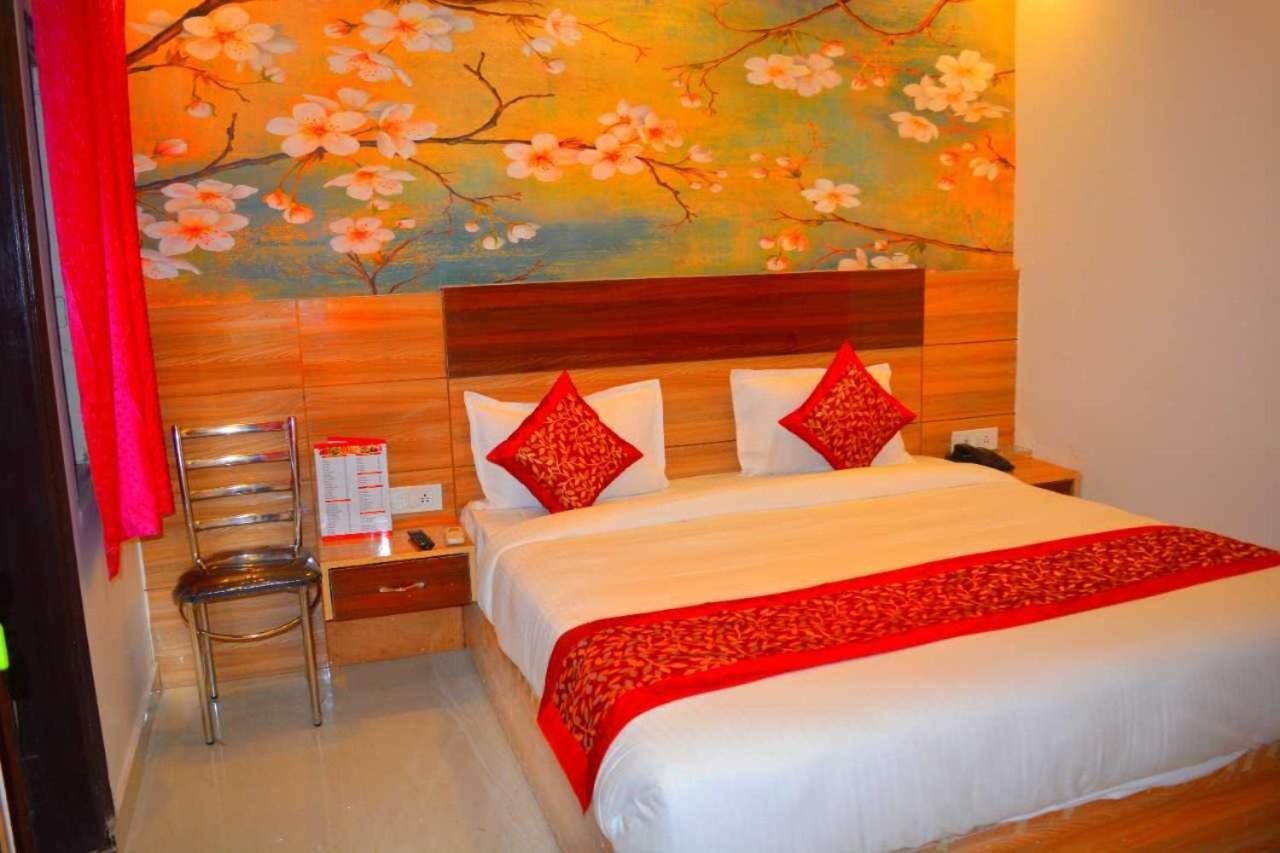 Hotel O Alpha Stay Nuova Delhi Esterno foto