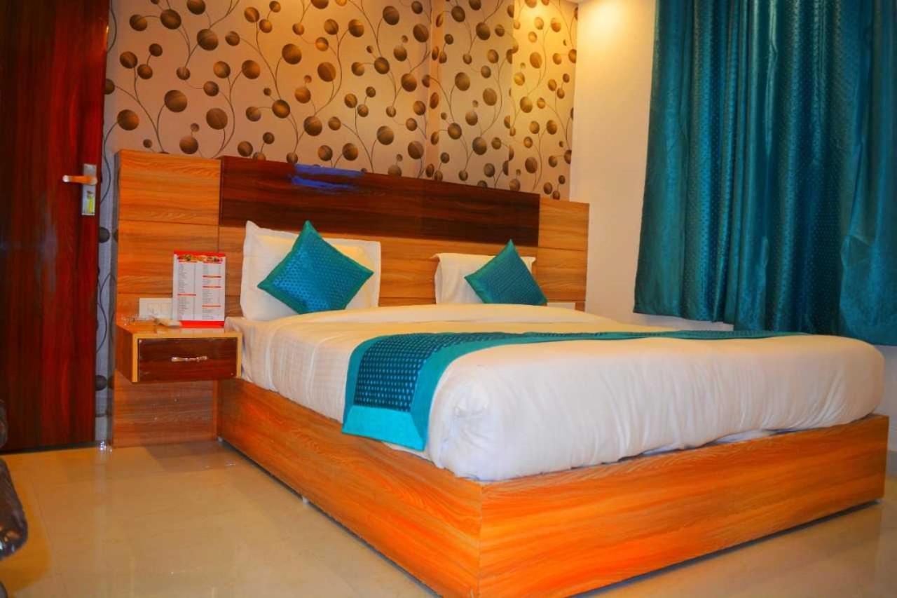 Hotel O Alpha Stay Nuova Delhi Esterno foto