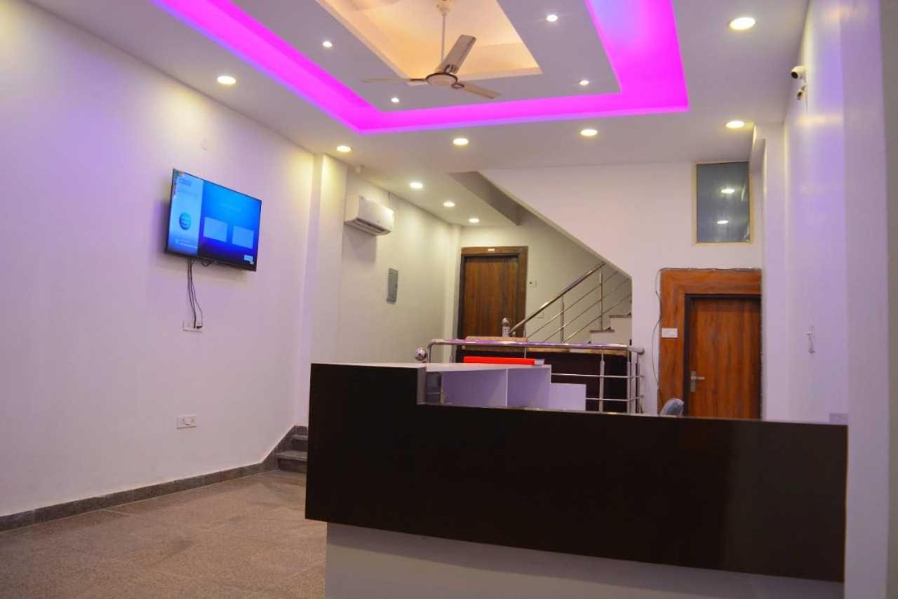 Hotel O Alpha Stay Nuova Delhi Esterno foto