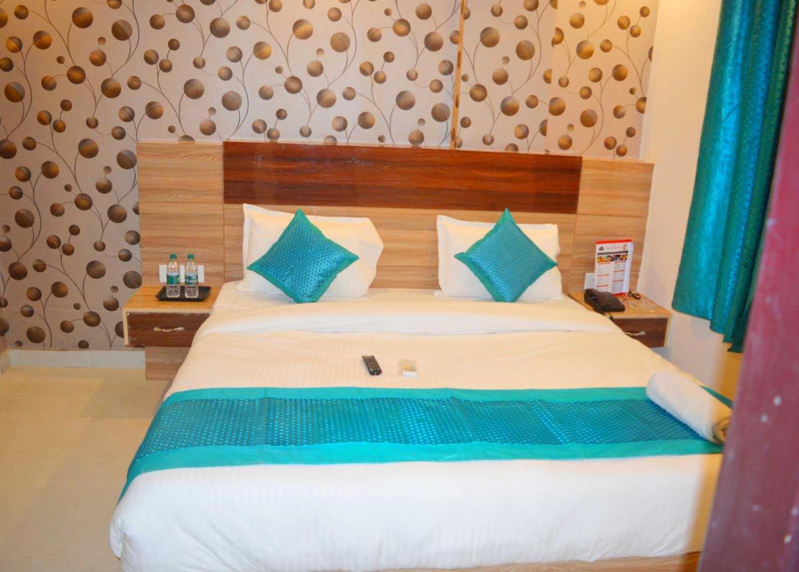 Hotel O Alpha Stay Nuova Delhi Esterno foto